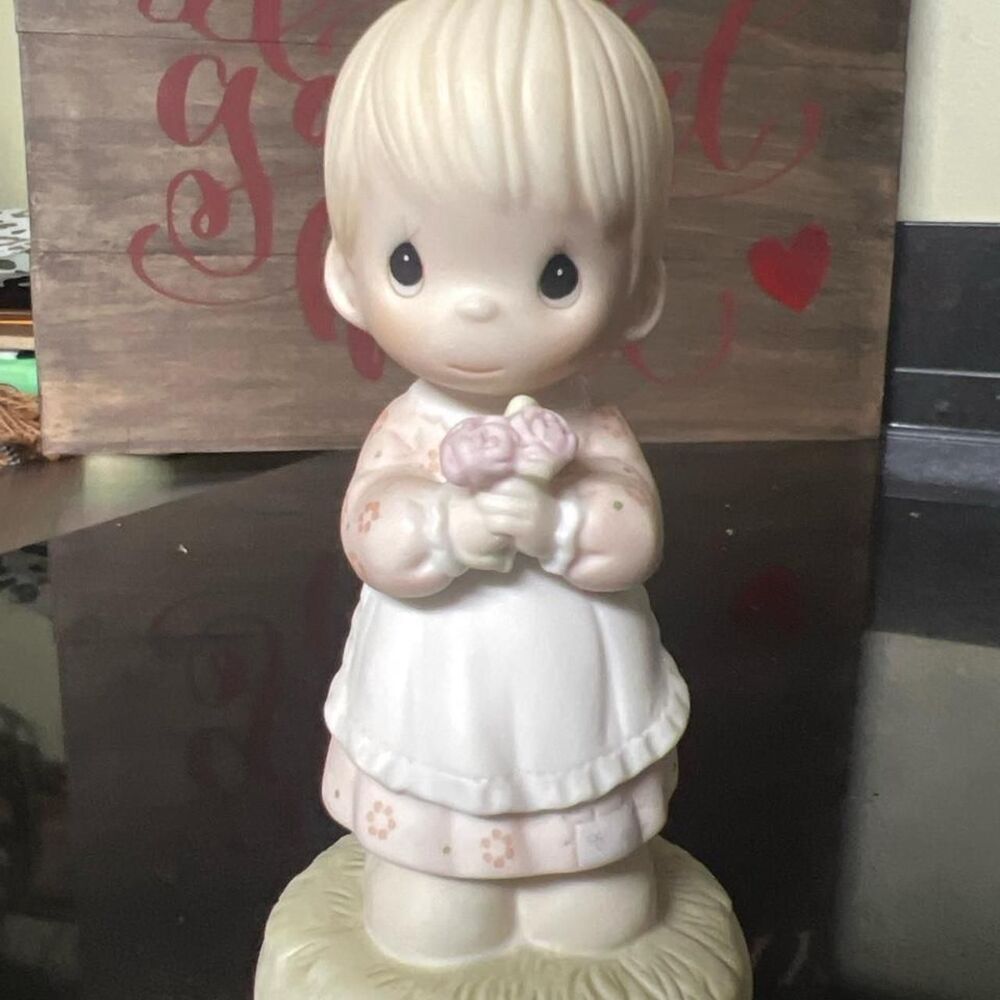 Precious Moments "Mommy I Love You" Girl with Bouquet Figurine (Item 112143)